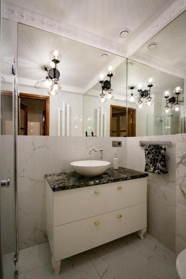 Gold By Praia Apartments - 600 M Do Plazy - Parking Sopot Buitenkant foto
